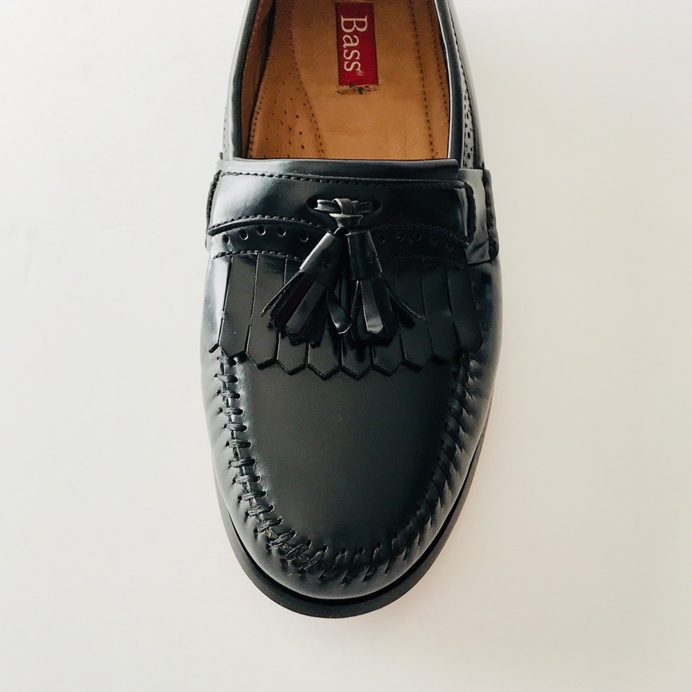 Bass Men’s 10D dress black leather tasseled loafer